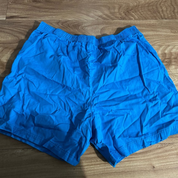 I’m selling shorts - Picture 2 of 3